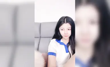 2025年2月新人，正宗饅頭逼，【06妹妹】，極品名器，高顏值美少女，好肥美的鮑魚，還是個人工白虎 (4)