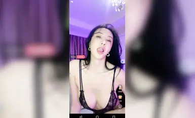 【2025年新流泄密】，演員，模特，百萬粉絲網紅【孟曉藝】福利視圖流出，金主的母狗，吃雞啪啪表情  (1)