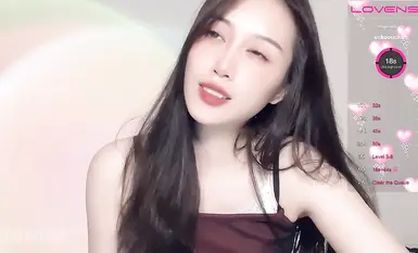 【Stripchat】清純可愛反差眼鏡娘女主播「sydney」鄰家姐姐水超多，跳蛋按摩粉嫩小穴濕潤