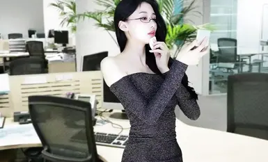 NetEase CC sauh seksi [Bai Yaoyao] komedi berdiri [Promosi Setiausaha Bai] Kualiti imej asal 2K, arahan kendiri dan bertindak sendiri, cakap berani, menggoda bos, props melancap (1)