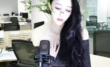 NetEase CC sauh seksi [Bai Yaoyao] komedi berdiri [Promosi Setiausaha Bai] Kualiti imej asal 2K, arahan kendiri dan bertindak sendiri, cakap berani, menggoda bos, props melancap (1)