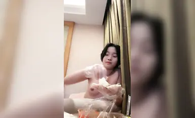 [พนักงานออฟฟิศก็บ้า] พี่สาวพาน้องสาว 2 คนมาดูคอนเสิร์ตสดในโรงแรม! เล่นและเลียกัน_4