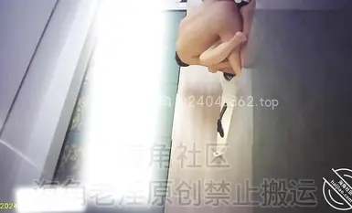 海角父女亂倫11萬粉原創大神【海角老淫】給小丫頭的破處視頻這大奶晃的的我眼暈