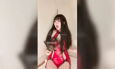 【2025年02月新品】极品阿黑颜，露脸福利姬【Aheyanlz】纸飞机付费，花样年纪如此母狗，道具各种淫荡(4)