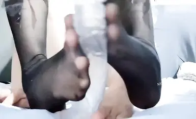 【2025年新流】S級完美露臉，推特清純女神【小壞貓】最新高價定製①，臉穴同框自慰，長得是性感蝴蝶逼 (10)