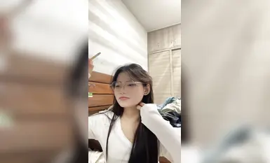 【困困兔】王炸_超级反差_闷骚眼镜女学生_宿舍大秀掰穴自慰_酒店约趴两场_插脖狂干_狂撸(4)