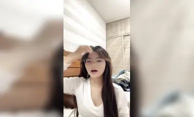 【困困兔】王炸_超级反差_闷骚眼镜女学生_宿舍大秀掰穴自慰_酒店约趴两场_插脖狂干_狂撸(4)