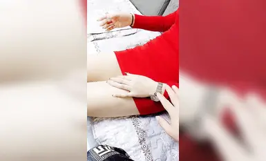 【あらすじ】自宅で赤い服を着た最高の義妹を誘惑する_会話が素晴らしくてとても刺激的。大きなペニスを取り出して、コンドームなしで容赦なくファックする