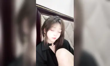 頂級顏值反差婊，下海大秀直播，酒店開房被大哥無套猛干 (1)