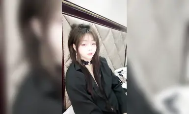 頂級顏值反差婊，下海大秀直播，酒店開房被大哥無套猛干 (1)