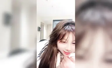 顶级颜值反差婊，下海大秀直播，酒店开房被大哥无套猛干(19)