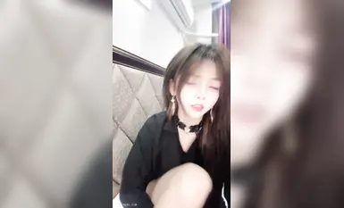 顶级颜值反差婊，下海大秀直播，酒店开房被大哥无套猛干(7)