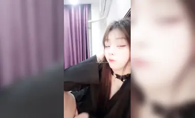 顶级颜值反差婊，下海大秀直播，酒店开房被大哥无套猛干(9)