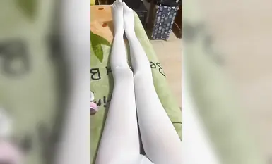 土豪大哥重金定制高颜值极品身材小母狗，黑白丝袜高跟自慰(1)