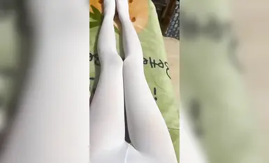 土豪大哥重金定制高颜值极品身材小母狗，黑白丝袜高跟自慰(1)