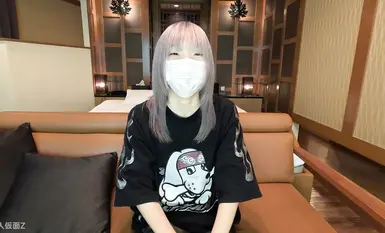 FC2PPV-4590630 Asahi（18）第4次拍攝可愛的纖細小乳房度過一個奇怪的聖誕節。當她還是一塊女性身體蛋糕時，我用沾滿奶油的陰莖深深地插入她的喉嚨。之後，我用薑敷在她的肛門上。