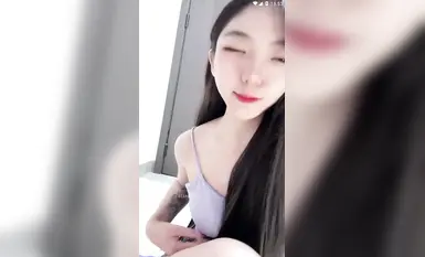 ขาสวยเรียวยาว เท้านุ่มนิ่ม สาวน้อยน่ารัก ชุดซีทรูผ้าไหมสีดำชิ้นเดียว เท้านุ่มนิ่มโชว์คำหยาบคาย คุกเข่าช่วยตัวเองด้วยอุปกรณ์ต่างๆ ลึกเข้าไปในช่องคลอด (1)