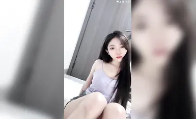 ขาสวยเรียวยาว เท้านุ่มนิ่ม สาวน้อยน่ารัก ชุดซีทรูผ้าไหมสีดำชิ้นเดียว เท้านุ่มนิ่มโชว์คำหยาบคาย คุกเข่าช่วยตัวเองด้วยอุปกรณ์ต่างๆ ลึกเข้าไปในช่องคลอด (2)