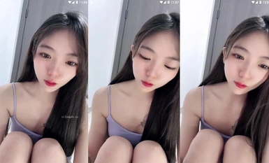 長腿嫩足顏值小母狗，連體黑絲透視裝，嫩足展示淫語挑逗，跪地自慰各種道具深插騷穴 (28)