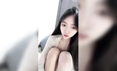 ขาสวย เท้านุ่มนิ่ม สาวน้อยน่ารัก ชุดซีทรูผ้าไหมสีดำชิ้นเดียว เท้านุ่มนิ่มโชว์คำหยาบคาย คุกเข่าช่วยตัวเองด้วยอุปกรณ์ต่างๆ ลึกเข้าไปในช่องคลอด (5)