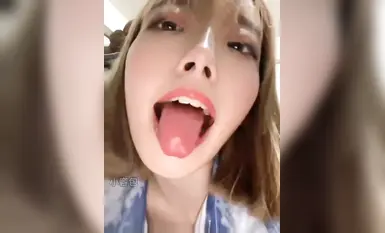 阿黑颜母狗合集，白眼吐舌高潮脸，舌头十分灵活，这小弟弟被裹住该有多爽！ (2)