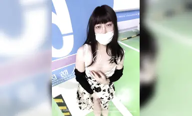 地下车库的邂逅：眼镜男娘的碎花裙 伪娘阿七