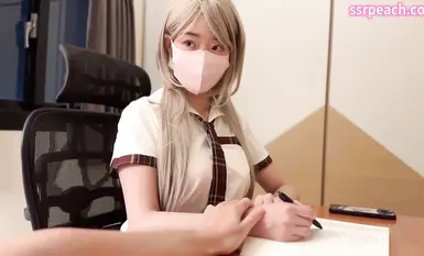 台湾清華大学外国語学部のお尻フィットネスコーチ「エリー」の陰謀は、妻の留守中に仕事を休んでいる義父を個人的に撮影し、宿題をしている娘を痴漢して中出しした