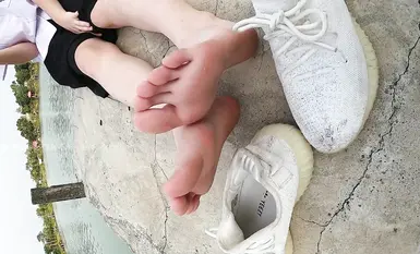 See new photography wonderful crisp feet amateur student foot model foot fetish stockings cotton socks barefoot show collection 2 (1)