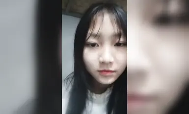 長相清純的學生妹在宿舍直播大秀，長的還怪可愛的 (3)