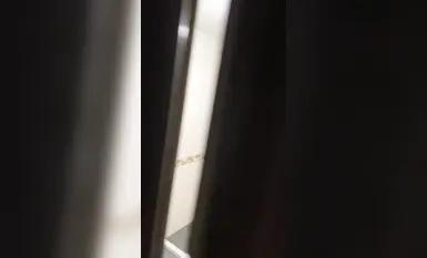 健身完的妹子冲澡