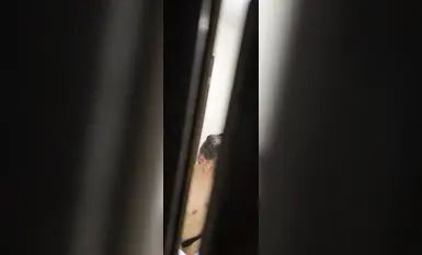 健身完的妹子冲澡