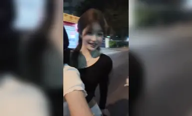 얼굴이 드러난 대조적인 작은 요정 "작은 방귀왕"의 업데이트된 컬렉션, Ke Yu Ke Luo는 완벽한 얼굴을 보여주고 매번 섹스할 때마다 너무 깊이 삽입되었습니다(6)