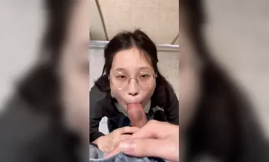 Gadis muda yang cantik [caihuaxiaothief] adalah jalang kecil yang dipelihara oleh tuannya, air suci yang terdedah (2)