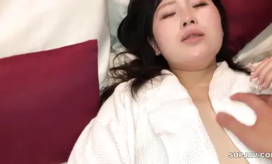 FC2-PPV-4618258 ※首次限定数量2930pt→930pt※【奇闻趣事】【露脸】【中出】对搬到附近的一位一脸孤单的已婚妇女喊话，发现她是个淫荡的已婚妇女。 [第二部分]