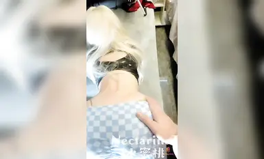 Mút một con cặc to và xem phim khiêu dâm_Mèo ướt và chặt cảm thấy thật tuyệt_Xuất tinh vào nồi mật ong