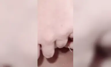 Twitter で最もルックスの良い雌犬、素晴らしい体と大量のマン汁を持ち、犯された後に手で遊び、絶頂時に潮吹き (5)