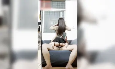 背中のタトゥーの巨乳女子高生ジュース_太いチンポが白虎の美しいオマンコを貫通し、2回のバーストを発射