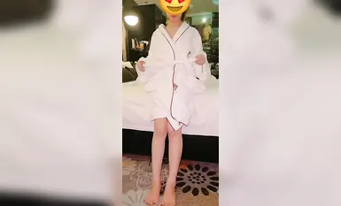 粗硬肉棒冲击滑嫩无毛美鲍浓稠精液从裂缝中缓缓溢出淫靡至极