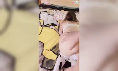 色氣口活粗大肉棒塞滿櫻桃小嘴，圓潤蜜桃臀白虎承受一次次撞擊