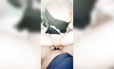 Habang ang aking kasintahan ay nanonood ng H comics, tumagos ako sa kanyang matambok na ari at nag-shoot ng mainit na semilya_Tunay na pakiramdam ng napakasarap na kasiyahan ng pakikipagtalik