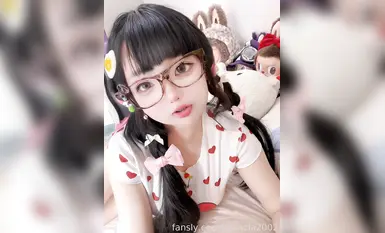 [สินค้าใหม่ในปี 2025] สาวน้อยร่างโลลิต้าธรรมชาติที่ถูกกฎหมาย บล็อกเกอร์ COS [cocacla2002] บทบาทสมมติขี่ช่วยตัวเองจากด้านหลัง คุณสมบัติสาวน้อยเต็มเปี่ยม