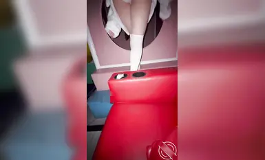 海角兄妹亂倫【蘿莉小表妹】破處蘿莉小表妹後續9-影院里酒精上頭，扒開我的褲子口嗨，滑滑梯狹小空間猛操一頓