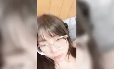 [Produk baharu pada tahun 2025] Dialog yang indah, payudara besar yang tulen dan cantik, gadis muda berkaca mata [Li Zi Miao] dibayar, faraj merah jambu dengan garis kulit nipis, menunjukkan wajahnya dalam hubungan seks, melancap dengan prop, menjadi jala