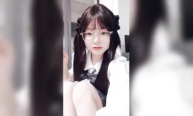 [Sản phẩm mới năm 2025] Đối thoại tuyệt vời, ngực to trong sáng và đẹp đẽ, cô gái trẻ đeo kính [栗子喵] trả tiền, âm hộ hồng với đường da mỏng, để lộ mặt khi quan hệ, thủ dâm bằng đạo cụ, trở thành một con đĩ vì tiền (2)