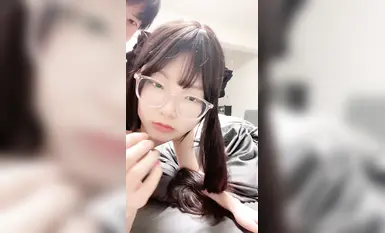 【2025年新品】对话精彩，高颜清纯大波，眼镜嫩妹【栗子喵】付费，一线天粉鲍，露脸性爱，道具自慰，沦为赚钱母狗(3)