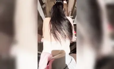 海角亂倫大神【意淫自己妹妹】KTV里跟盡情撫摸妹妹，後入真的很享受，一直干到衛生間