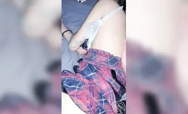 海角乱伦大神【意淫自己妹妹】妹妹和闺蜜聚会酒后回家睡着了，第一次破处哭一晚上，心纠难受