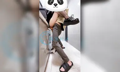 ケープの近親相姦神【自分の妹を妄想】妹がキッチンで父と電話中、隙を見てパンティを脱がして音も立てずにダイニングテーブルの上で犯した