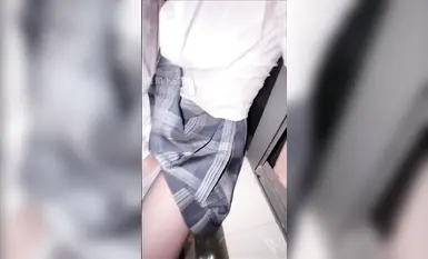 海角乱伦大神【意淫自己妹妹】楼道撕妹妹黑丝，后入口交轮番上阵，强上我内射，衣服都没脱