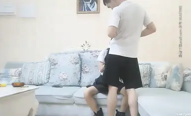 The star chosen by Xiao Chen is so big that I can’t even put it in my mouth! If I don’t clamp you, who should I clamp? The extremely lascivious young girl came up and showed off to her bestie via video. She ate the penis with gusto, held the penis to rinse her mouth, and was reluctant to let go. Her oral skills were really perfect. Longing for the last time I was picked up (2)